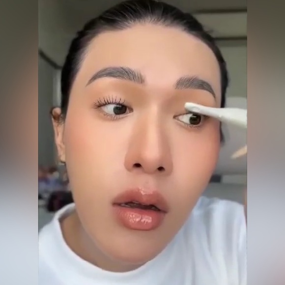 Convenient Heated Eyelash Curler ( Best Selling in Korea) - Picture 3 of 5